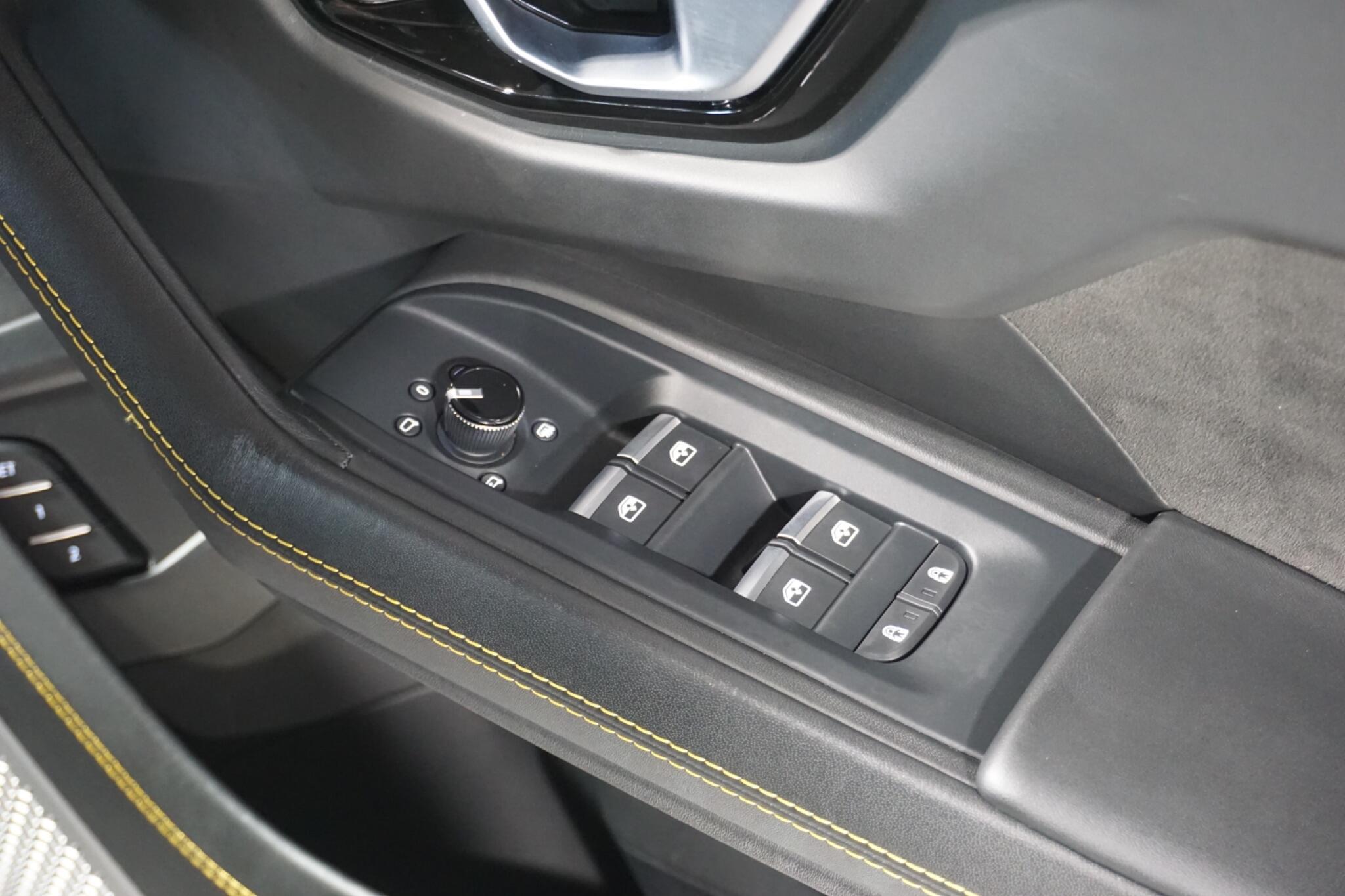 Lamborghini Urus 4.0 V8 BiTurbo SUV 5dr Petrol Auto 4WD Euro 6 (650 ps)